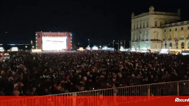 Milhares de adeptos assistem ao Colômbia-Portugal no Terreiro do Paço