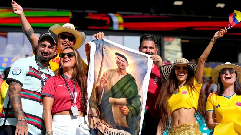 O Santo Ronaldo nas bancadas do Hard Rock Stadium