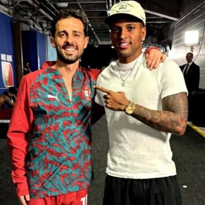 Rodrygo assiste Colômbia-Portugal e tira foto com Bernardo Silva