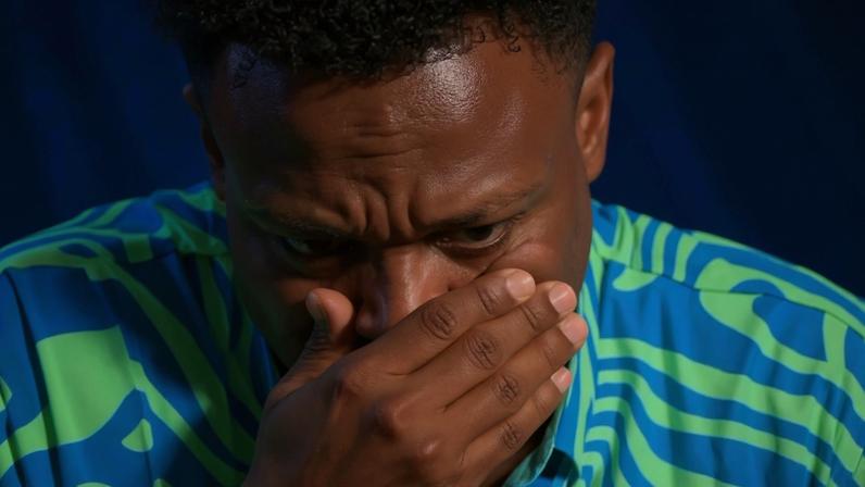Vinícius Júnior em lágrimas após mensagem da avó