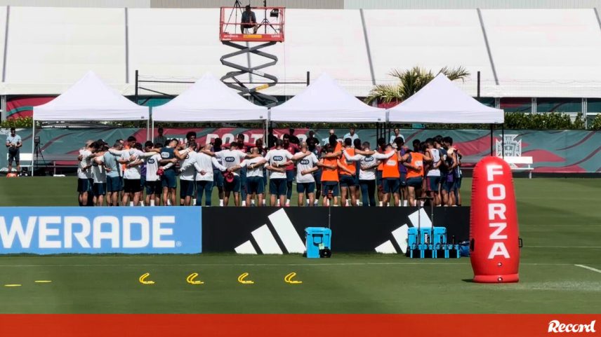 Minuto de silêncio e apoio para Ricardo Carvalho pelo falecimento do pai