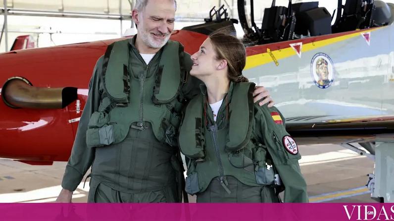 Rei Felipe VI e Leonor voam lado a lado