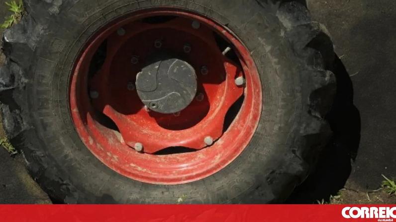Homem morre em capotamento de trator durante limpeza de terreno
