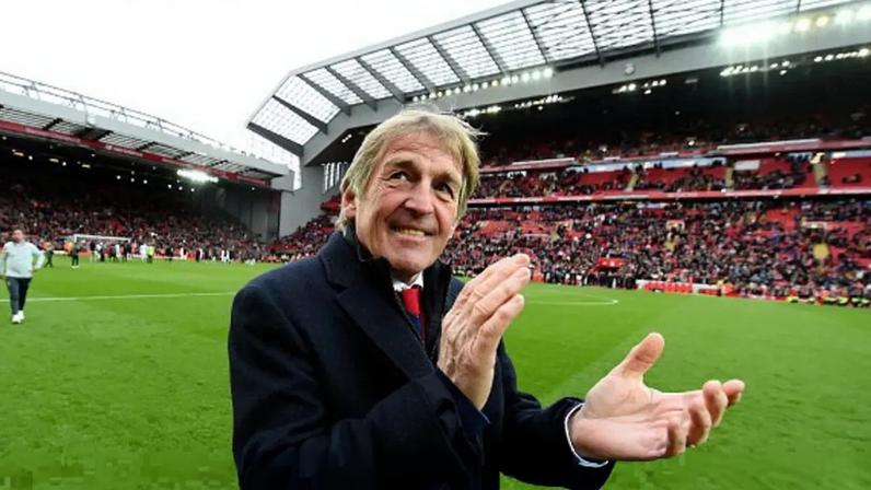 Ex-futebolista Kenny Dalglish revela tratamento a cancro