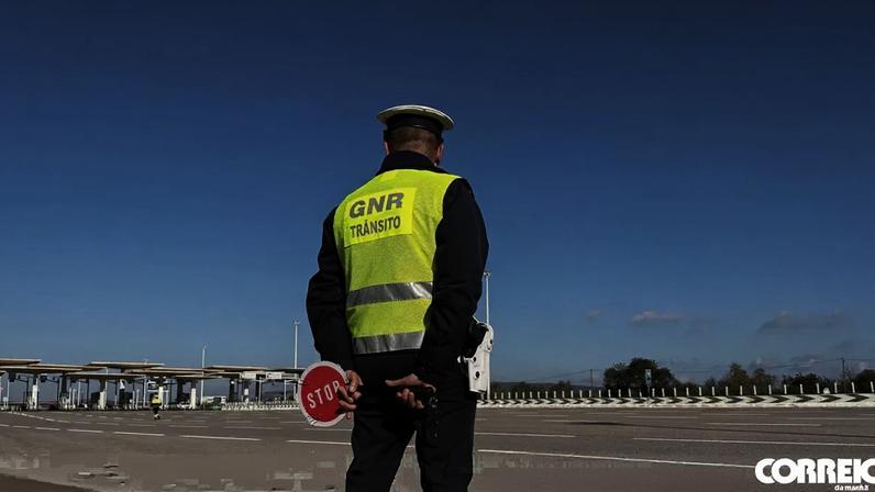 Entram em contramão na A2 para recuperarem carteira