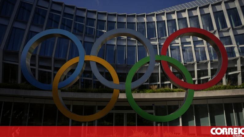 Símbolo dos Jogos Olímpicos frente ao edifício do Comité Olímpico Internacional
