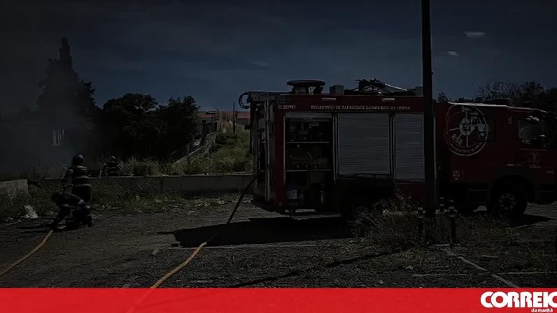 Incêndio em zona de mato em Olaias é combatido por bombeiros