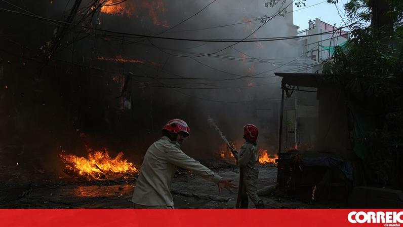 Incêndio num prédio na Índia