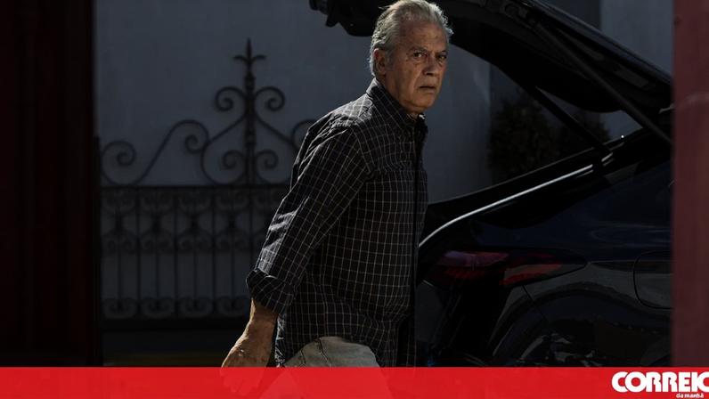 António confronta Carolina com provas
