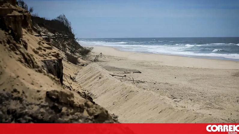 Reposição de areias no trecho Ovar-Espinho, na praia de Maceda, em Ovar