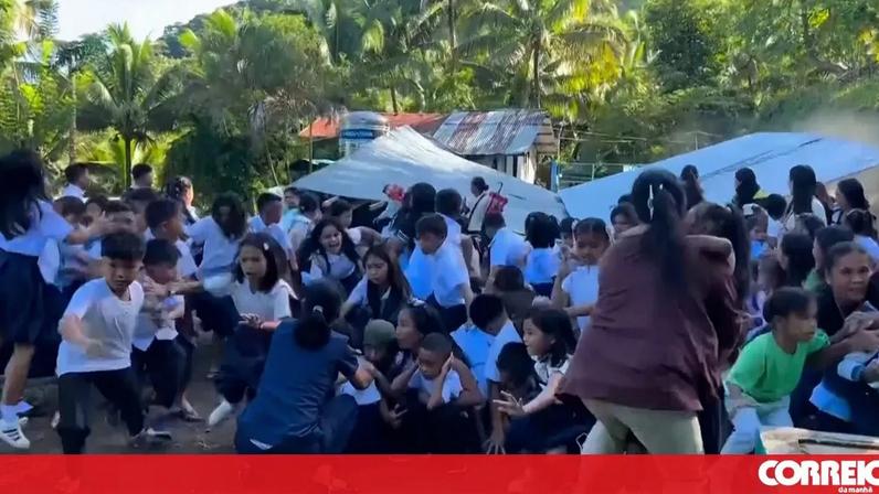 Sismo de magnitude 7.8 atinge o sul das Filipinas