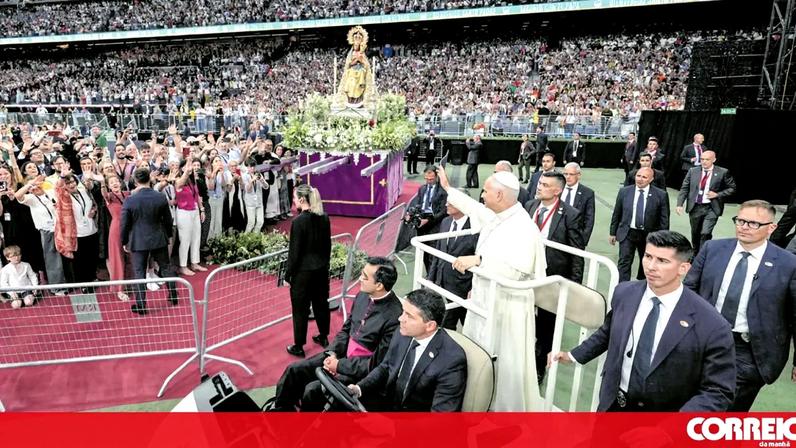 Papa abençoa a nova casa de Mourinho