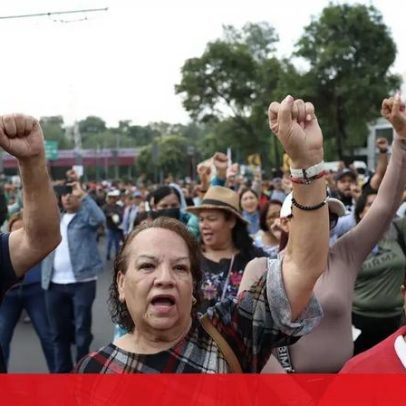 Manifestantes rompem bloqueio e chegam às portas do Estádio da Cidade do México
