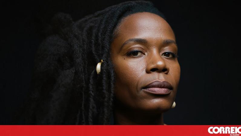 Atriz acusa diretor técnico de racismo