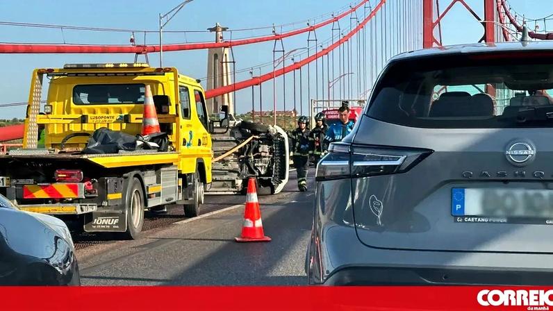 Capotamento na Ponte 25 de Abril causa atrasos no trânsito