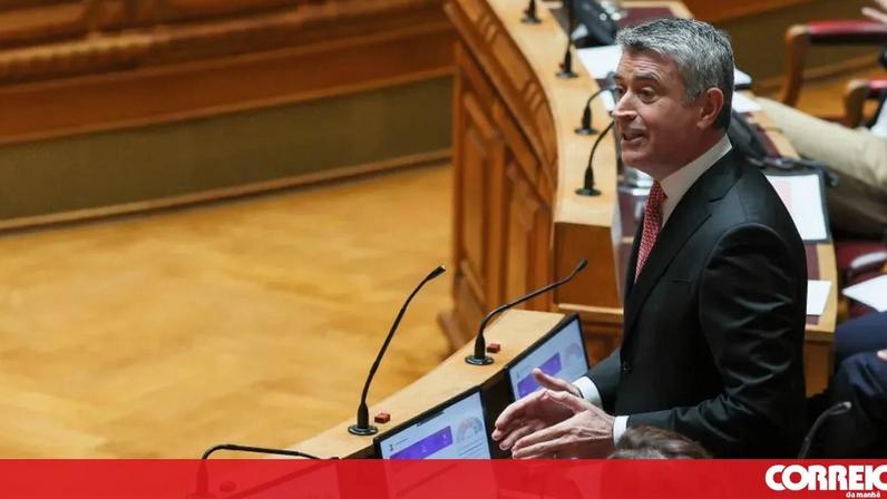 Carneiro só falou no debate quando Montenegro já não tinha tempo