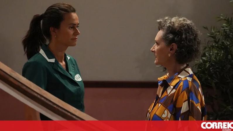 Carolina (Luísa Cruz) ameaça Vitória (Cláudia Vieira) em 'Vitória'