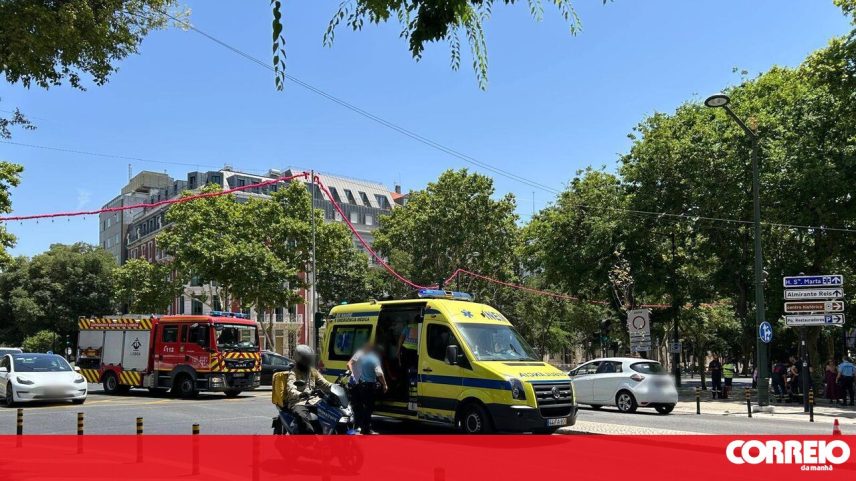 Acidente de trânsito no centro de Lisboa fere agente policial no braço