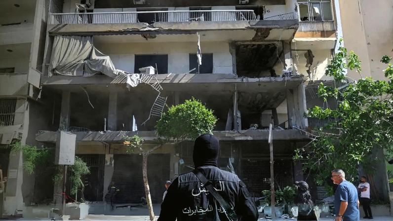 Apesar do cessar-fogo em vigor, os combates entre Israel e o Hezbollah continuam