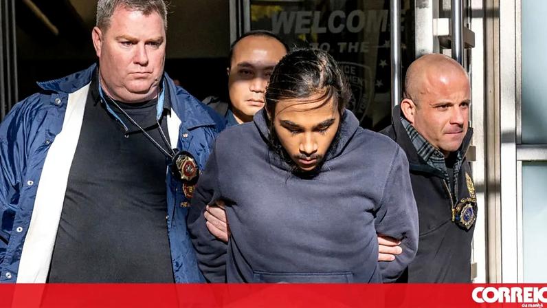 Estudante de 19 anos incendeia sem-abrigo no metro e é condenado a cinco anos