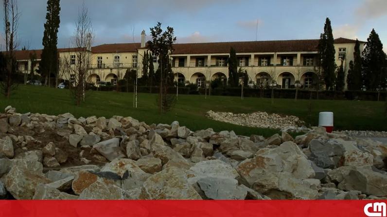 Enfermeira acusada de extorsão por cobrar 8 mil euros a doente com lepra