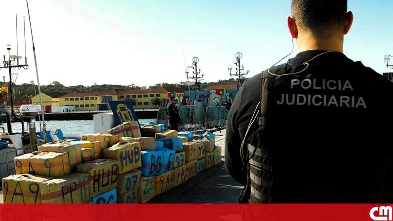 Lancha semi-rígida apreendida em Albufeira suspeita de narcotráfico