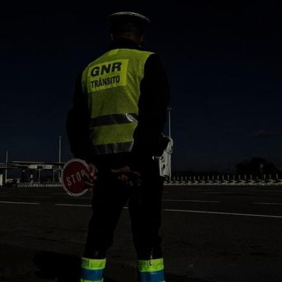 Motociclistas entram em contramão na A2 para recuperar carteira