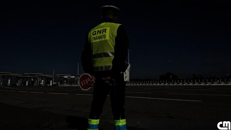 Motociclistas entram em contramão na A2 para recuperar carteira