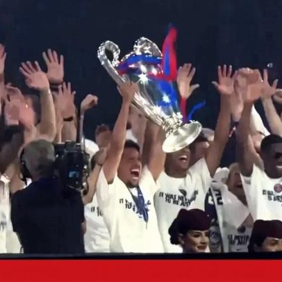 Jogadores do PSG celebram em Paris após conquista da Liga dos Campeões