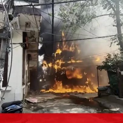 Pelo menos 18 mortos em incêndio num edifício misto em Nova Deli