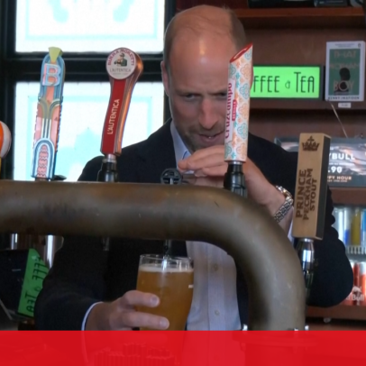 Príncipe William visita bar no sul de Londres e prova imperial