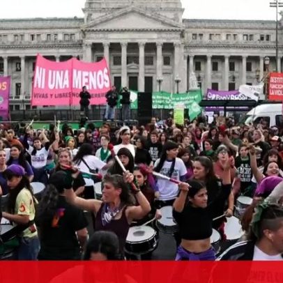 Milhares manifestam-se em Córdoba contra feminicídio após morte de adolescente