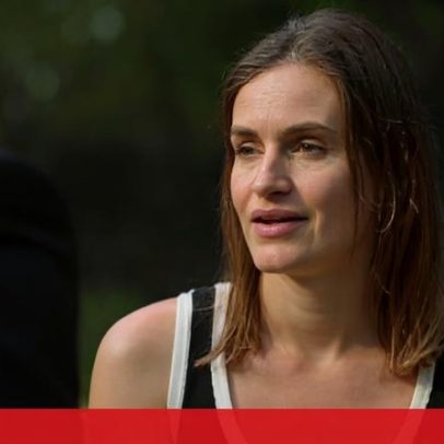 Vítima de burla com procedimentos estéticos fica marcada por substância proibida