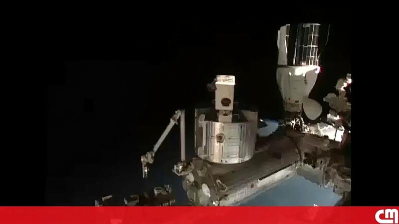 Astronautas regressam à Estação Espacial Internacional após a NASA ter ativado protocolo de emergência