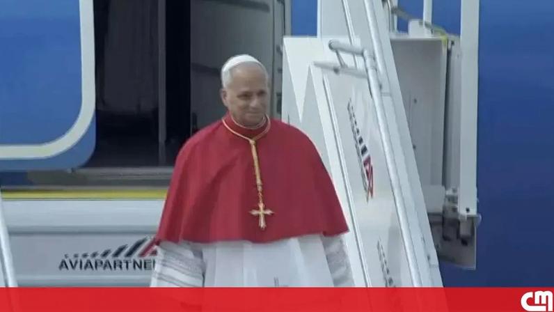 Papa Leão XIV chega a Madrid para iniciar visita oficial a Espanha