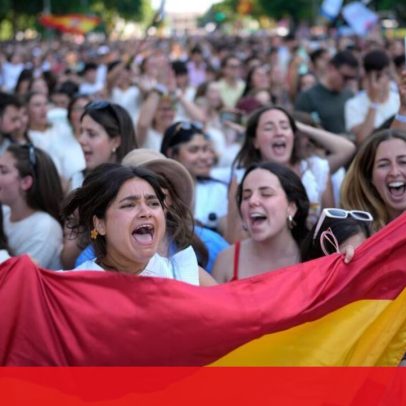 Multidão aplaude e acena ao Papa Leão XIV em Madrid