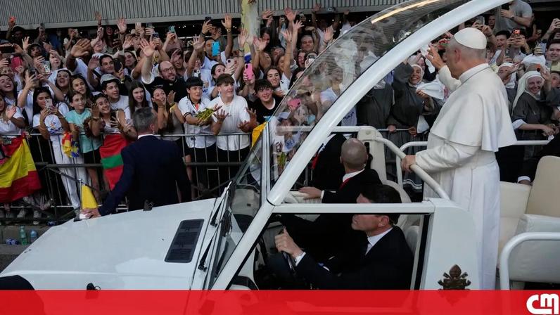 Pela primeira vez em 15 anos, um Papa pisa solo espanhol. Leão XIV recebido por multidão durante visita oficial