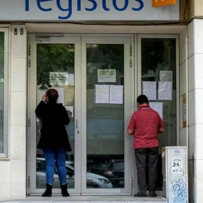Greve de uma semana de trabalhadores dos registos e notariado por crise no setor