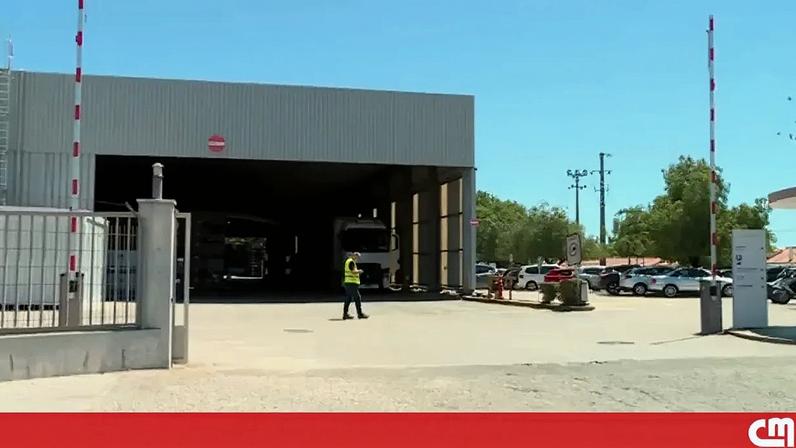 Incêndio atinge fábrica de peças automóveis em Setúbal