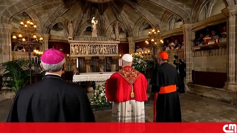 Papa Leão XIV surpreende fiéis ao falar catalão em oração na Catedral de Barcelona