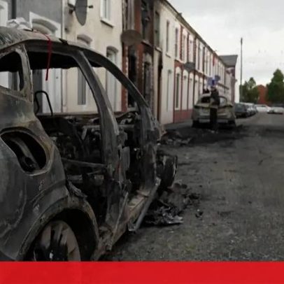 Casas e viaturas danificadas após protestos anti-imigração na Irlanda do Norte