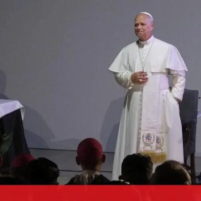 Papa Leão XIV encontra reclusos durante visita a prisão em Barcelona