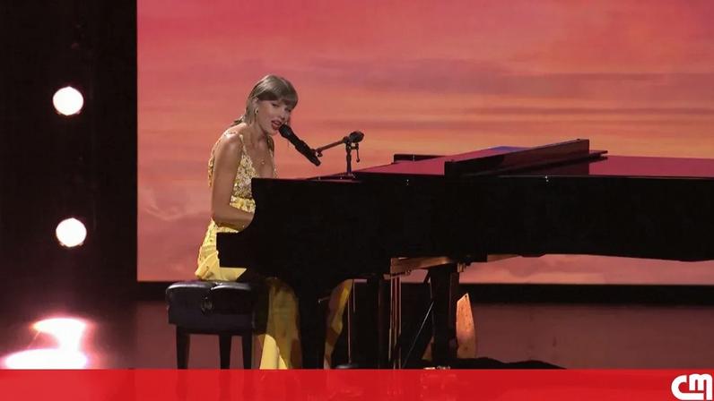 Taylor Swift atua na anteestreia de Toy Story 5 e surpreende fãs