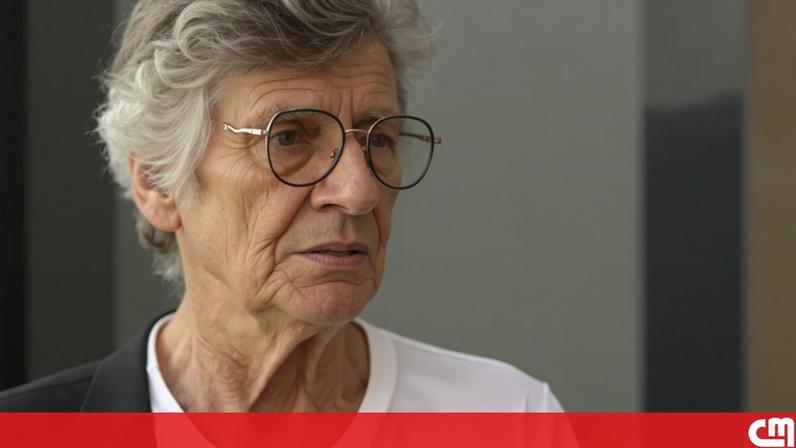 Moradora de Alfana reclama de lixo na rua durante Santos Populares