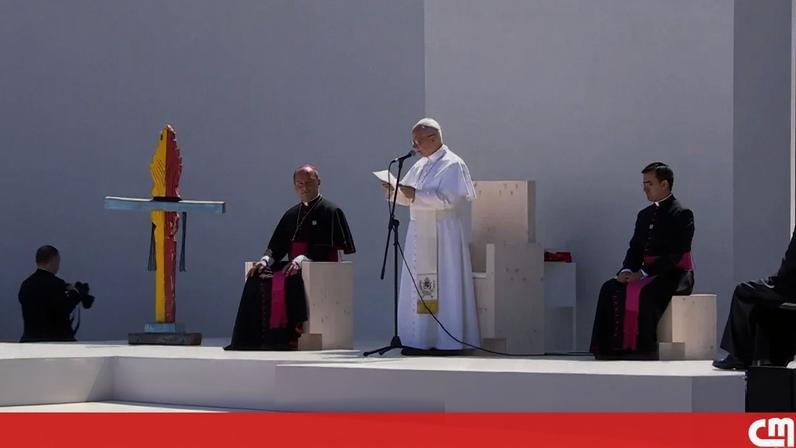 Papa Leão XIV encontra-se com migrantes durante visita a Tenerife
