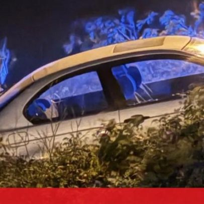 Carro despista-se e fica em risco de cair por encosta em Cascais