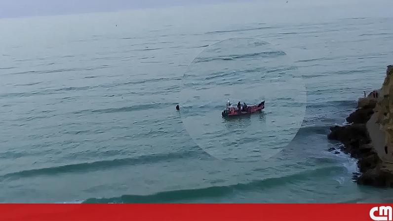 Retomadas buscas por jovem de 23 anos desaparecido na Praia do Peneco, Albufeira