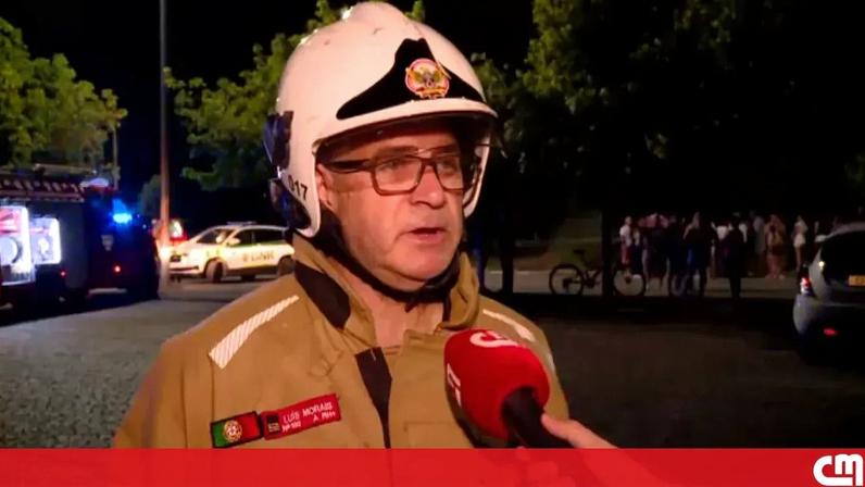 Bombeiro ferido em incêndio que destruiu restaurante na Praia Fluvial de Prado