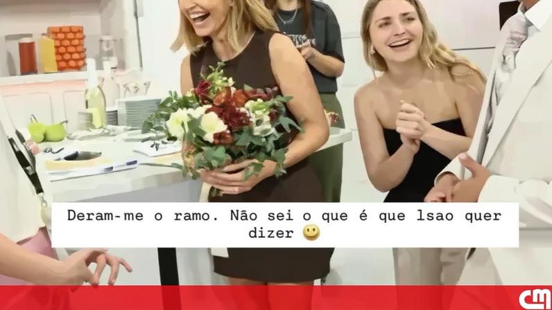 Cristina Ferreira recebe buquê de flores e afirma estar pronta para casar