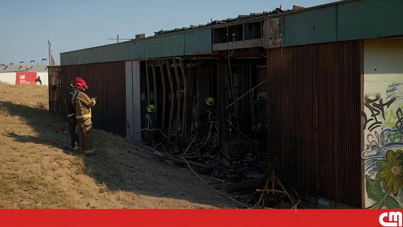 Incêndio em bar na Costa da Caparica entra em fase de rescaldo